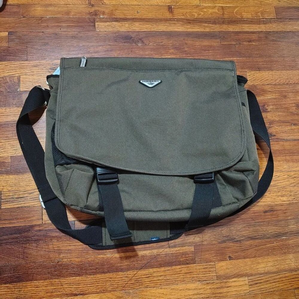 Dockers canvas laptop messenger bag